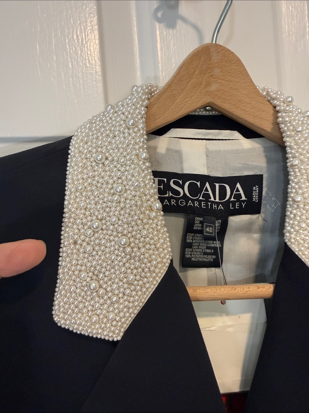 NWT ESCADA Jacket Skirt Set 100% Virgin Wool Navy 42 vintage pearl collar 42 10